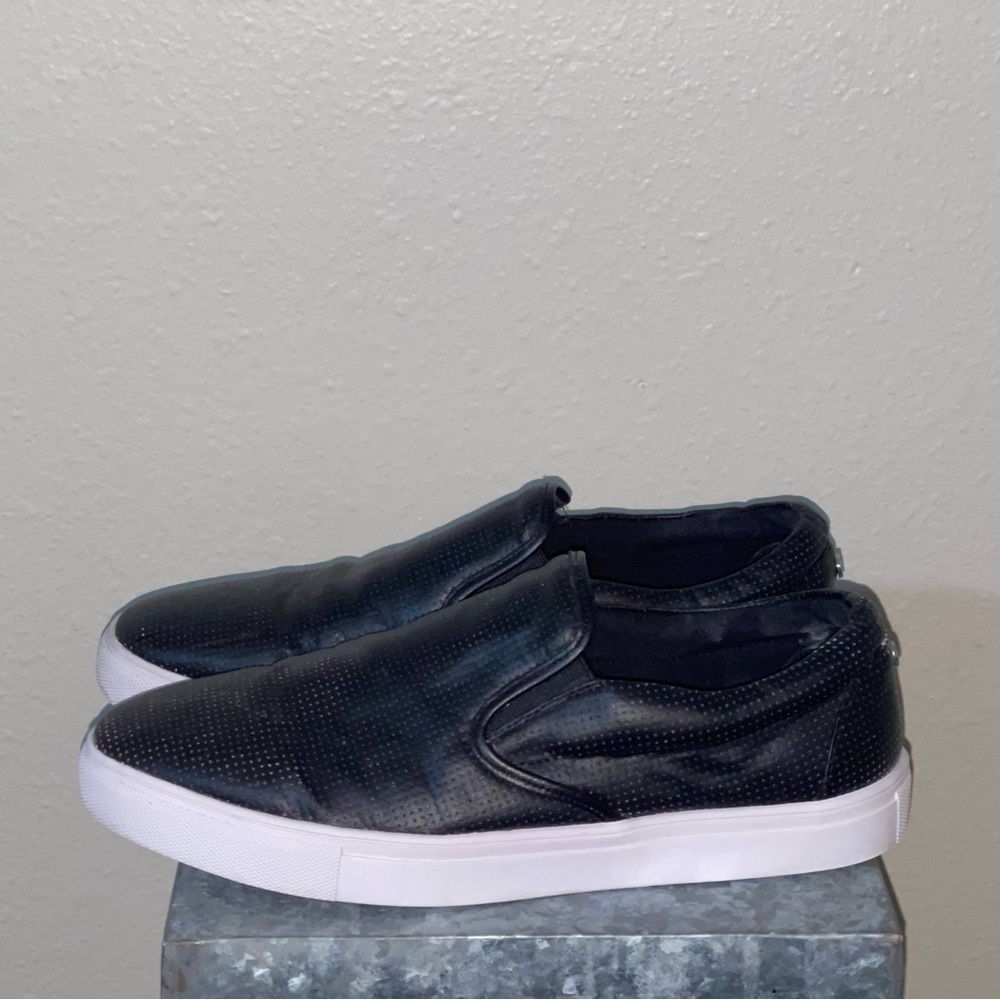 Guess Men’s Black Perforated Loafer Slip On Shoes, Size 11 - Picture 2 of 9